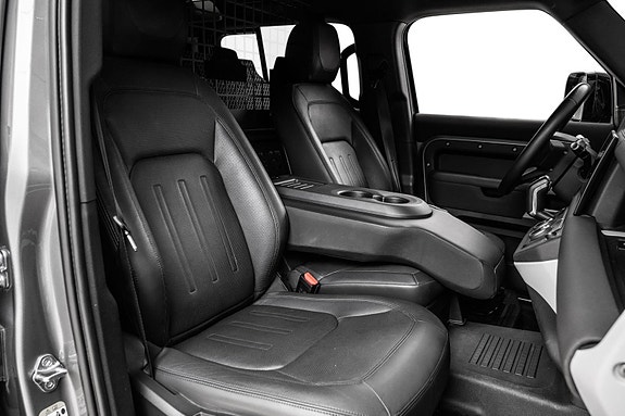 Land Rover Defender 110 8 of 30
