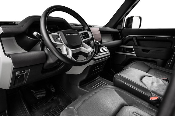 Land Rover Defender 110 6 of 30