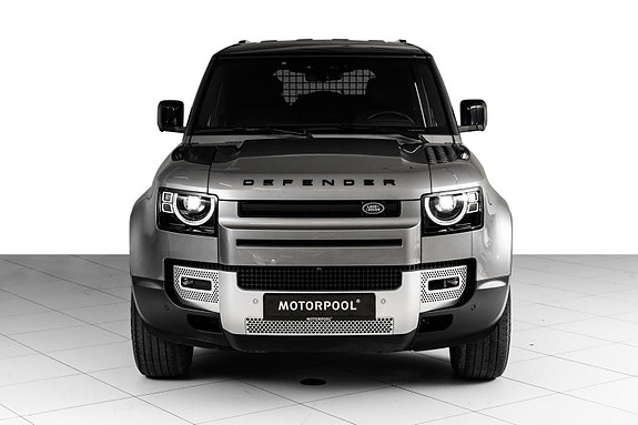 Land Rover Defender 110 4 of 30