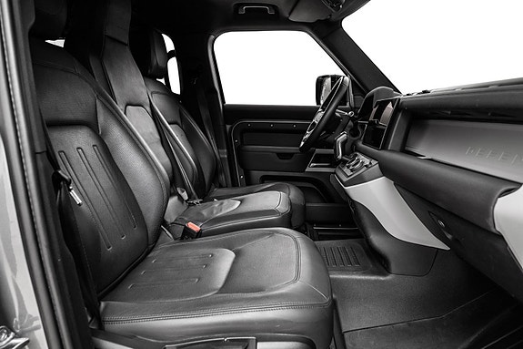 Land Rover Defender 110 10 of 30
