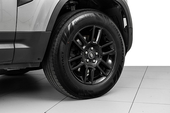 Land Rover Defender 110 12 of 30