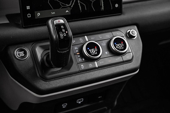 Land Rover Defender 110 22 of 30