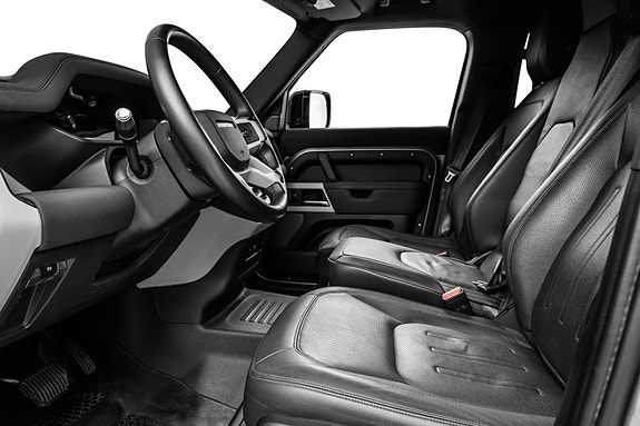 Land Rover Defender 110 7 of 30