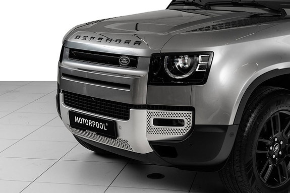 Land Rover Defender 110 30 of 30