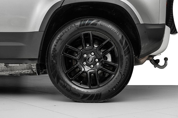 Land Rover Defender 110 14 of 30