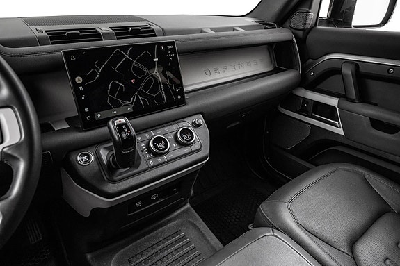 Land Rover Defender 110 11 of 30