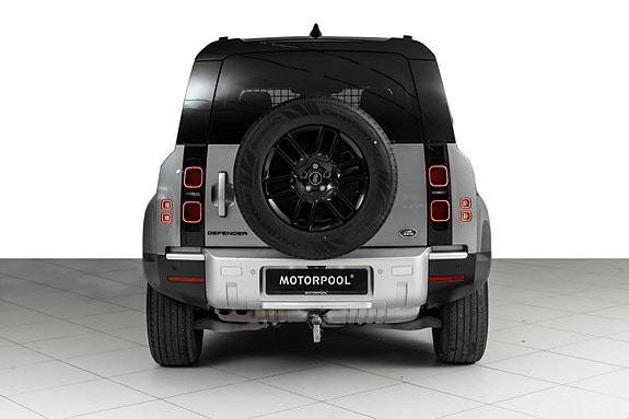 Land Rover Defender 110 5 of 30