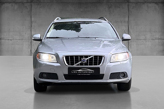 Volvo V70 2 of 5