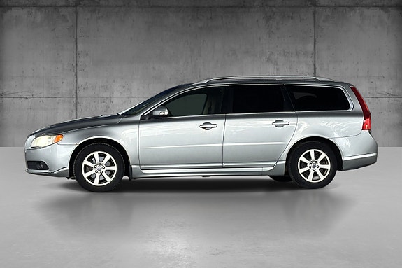 Volvo V70 3 of 5