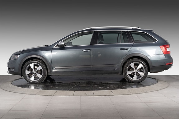 Skoda Octavia Scout 4 of 5