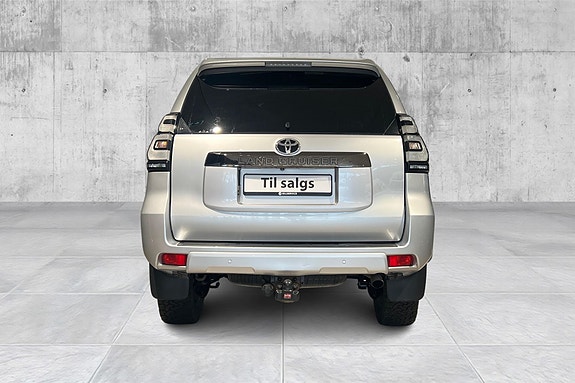 Toyota Land Cruiser 5 of 5