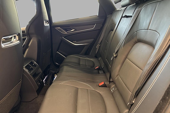 Jaguar F-PACE 6 of 15