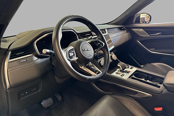 Jaguar F-PACE 11 of 15