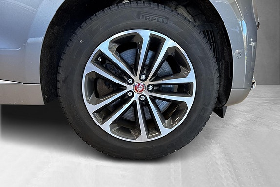 Jaguar F-PACE 10 of 15