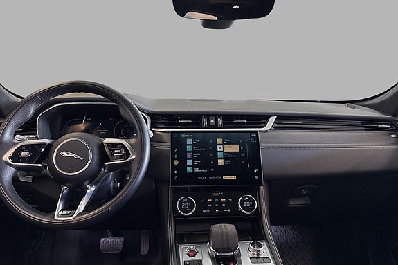 Jaguar F-PACE 7 of 15