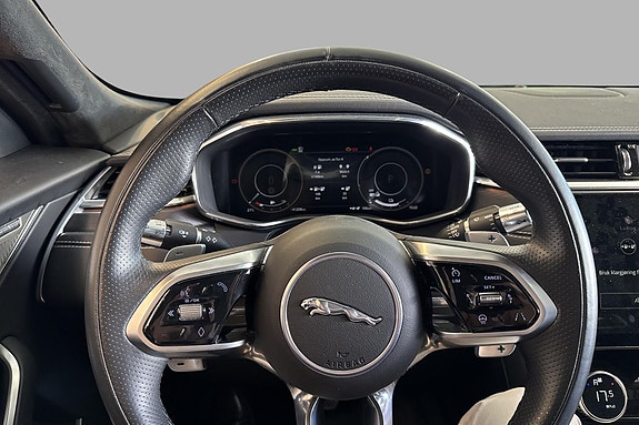 Jaguar F-PACE 12 of 15