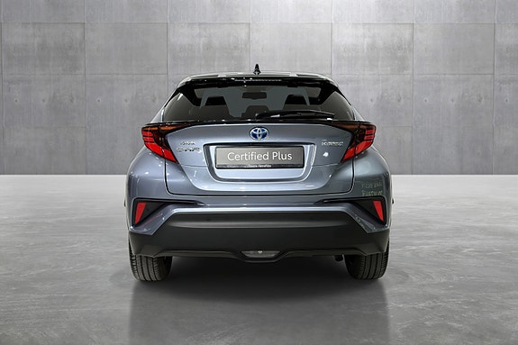 Toyota C-HR 4 of 5