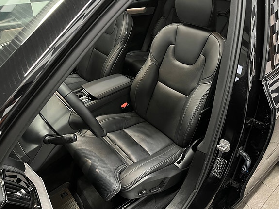 Volvo XC90 28 of 30