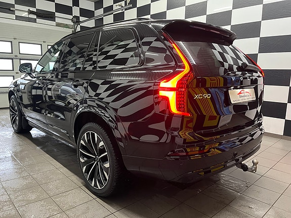 Volvo XC90 11 of 30
