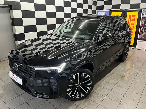 Volvo XC90 2 of 30