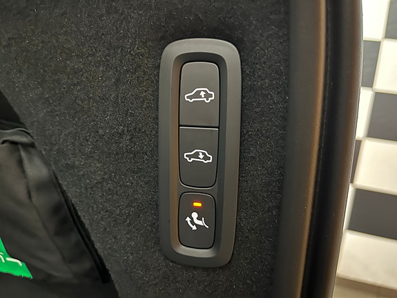 Volvo XC90 25 of 30