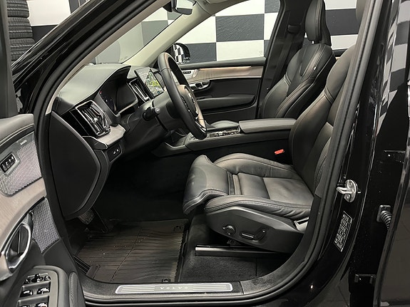 Volvo XC90 27 of 30