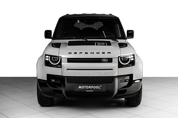 Land Rover Defender 110 4 of 30