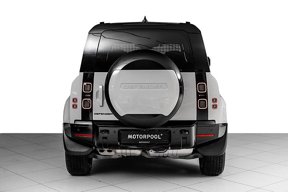 Land Rover Defender 110 5 of 30