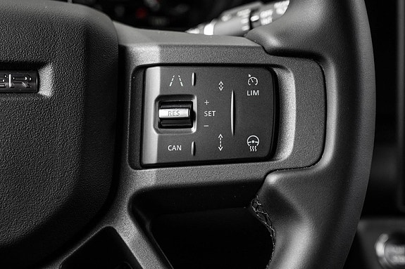 Land Rover Defender 110 19 of 30