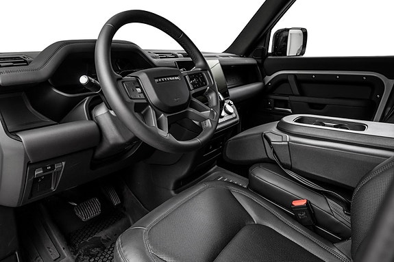 Land Rover Defender 110 7 of 30