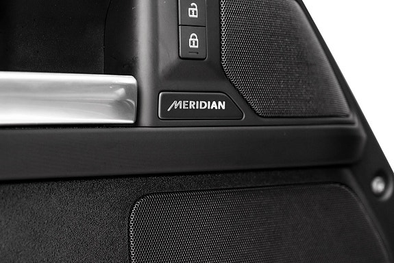 Land Rover Defender 110 28 of 30