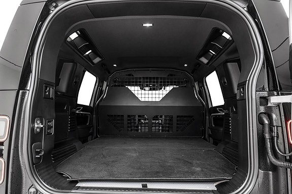 Land Rover Defender 110 29 of 30