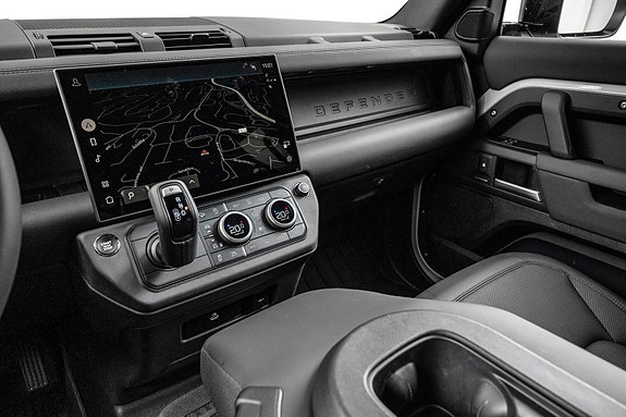 Land Rover Defender 110 21 of 30