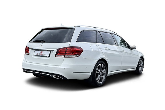 Mercedes-Benz E220 4 of 5