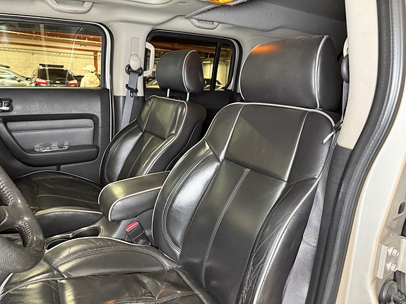 Hummer H3 26 of 30