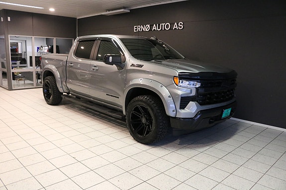 Chevrolet Silverado 3 of 5