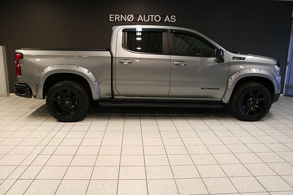 Chevrolet Silverado 2 of 5