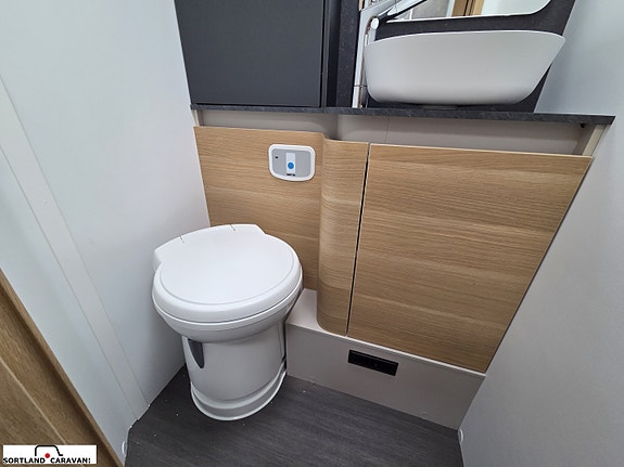 Adria MATRIX PLUS 670 SL 27 of 30