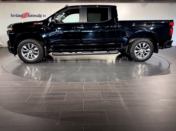 Chevrolet Silverado 3 of 5