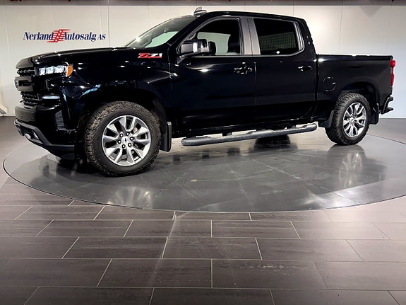 Chevrolet Silverado 2 of 5