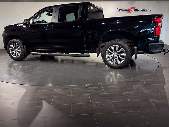 Chevrolet Silverado 4 of 5