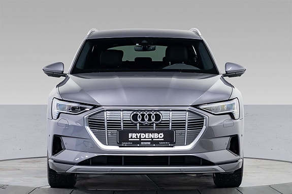 Audi e-tron 4 of 5