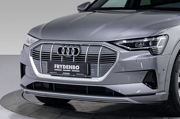 Audi e-tron 2 of 5