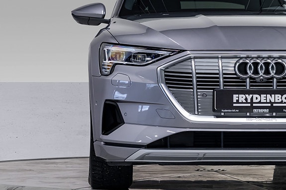 Audi e-tron 3 of 5