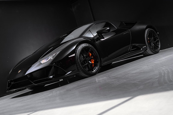 Lamborghini Huracan Spyder 3 of 5