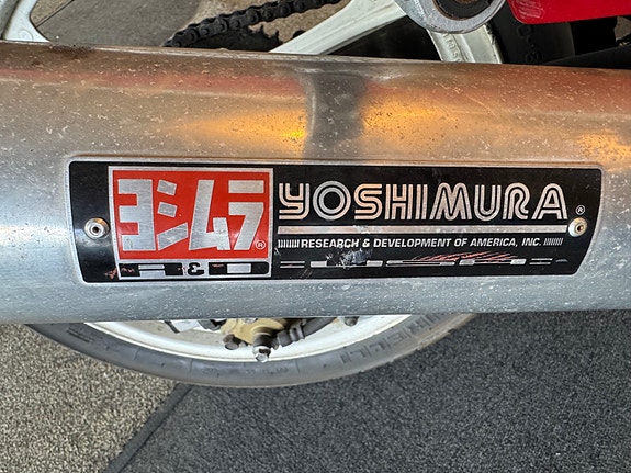 Suzuki GSX R750 1988 GSX-R750 med YOSHIMURA Effekt annlegg 5 of 10
