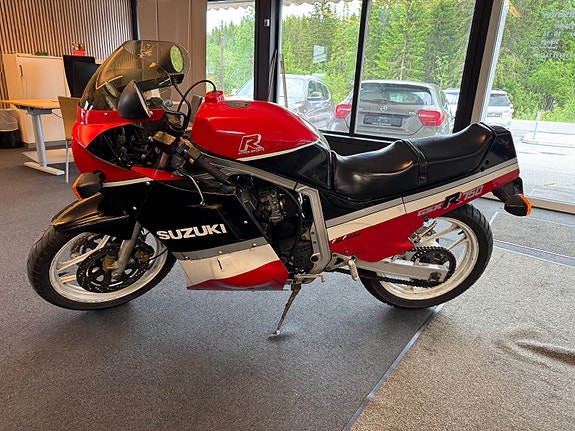Suzuki GSX R750 1988 GSX-R750 med YOSHIMURA Effekt annlegg 2 of 10