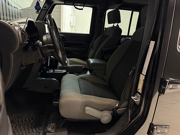 Jeep Wrangler 16 of 30