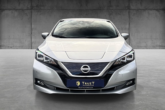 Nissan Leaf 4 of 5