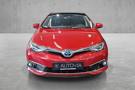 Toyota Auris 2 of 5